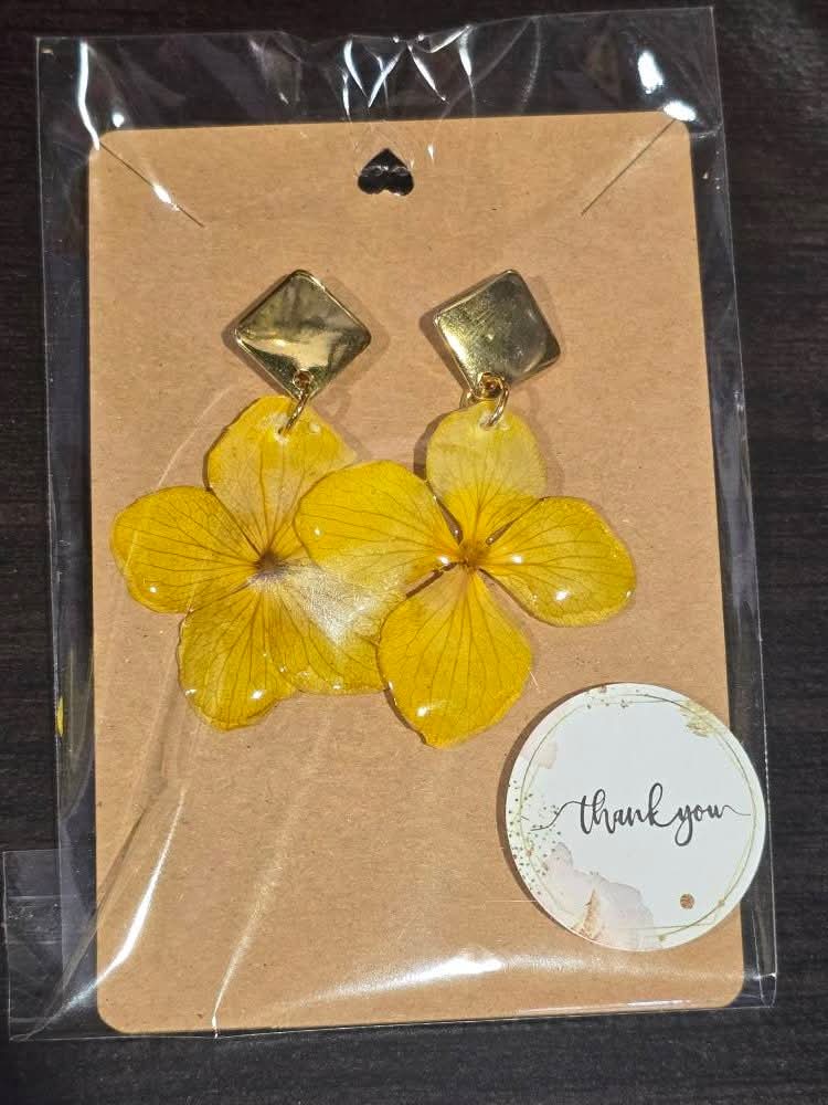 Preserved Botanical Earrings- Yellow Hydrangea