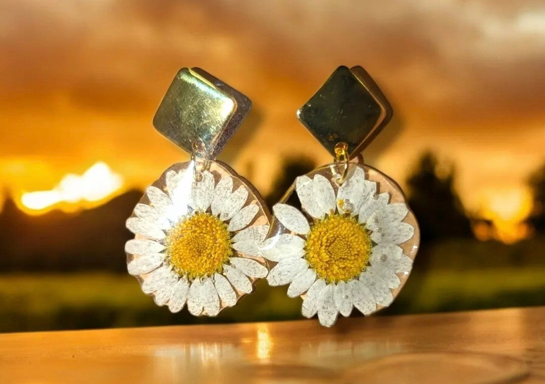 Botanical Earrings- Daisy